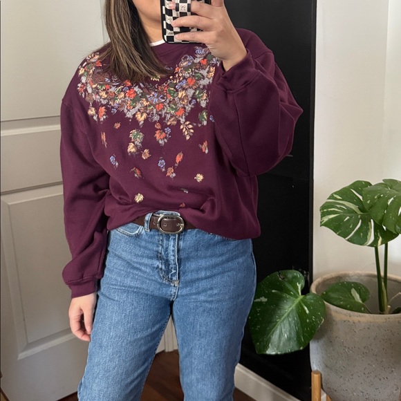 Vintage Tops - Vintage Basic Edition Maroon Fall Print Sweatshirt. Size L